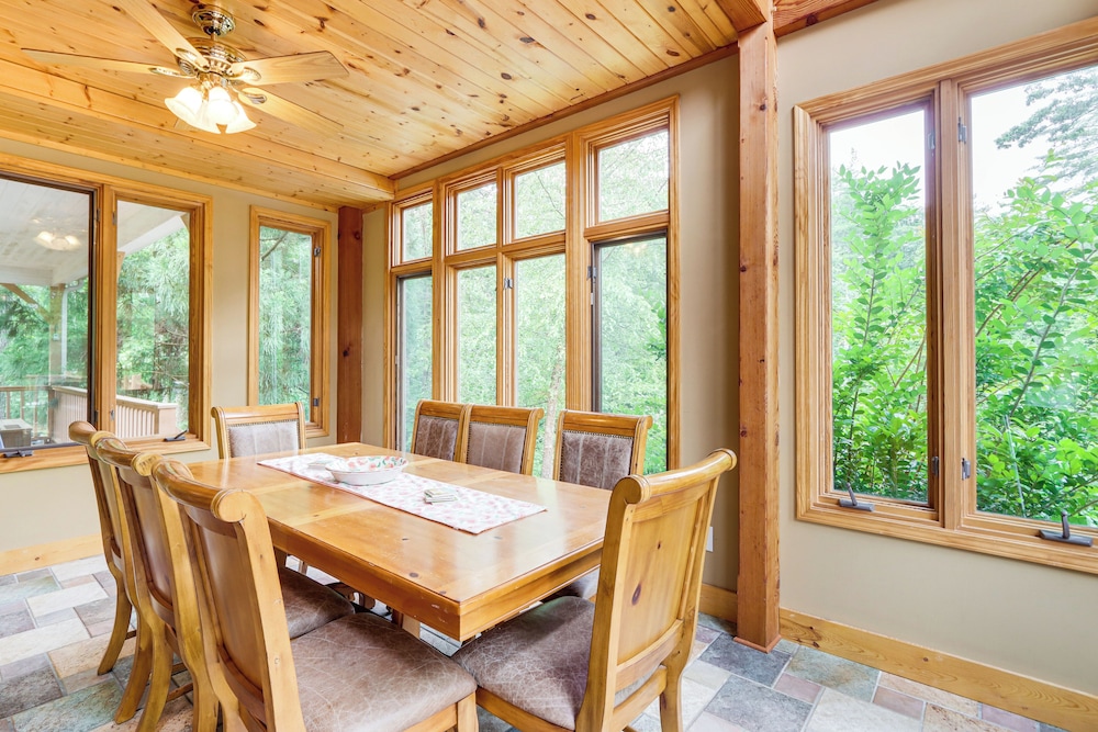 Game Room & Fireplaces: Group Dahlonega Getaway