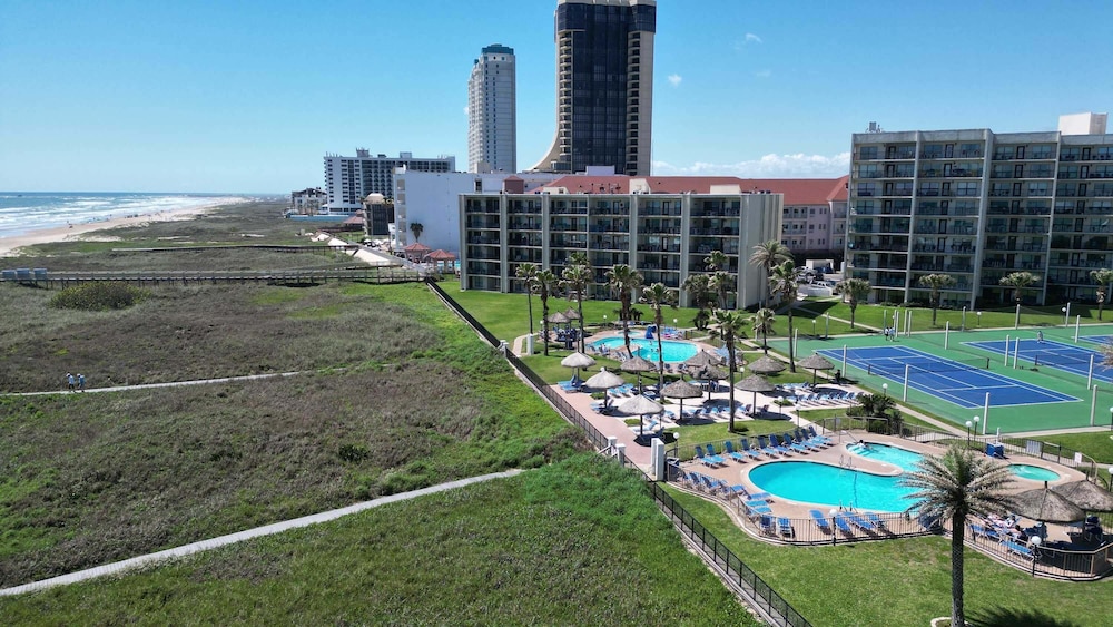 Sleeps 10 Direct Beach Heated Pool 3 Bedroom Apts