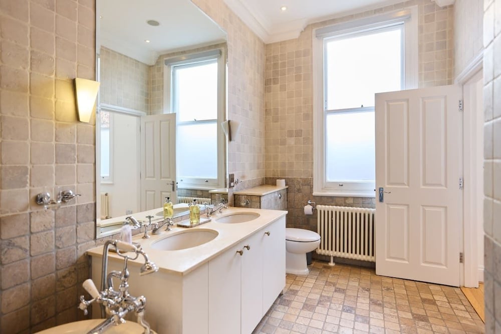 The Hampstead Getaway - Charming 5bdr Home With Conservatory
