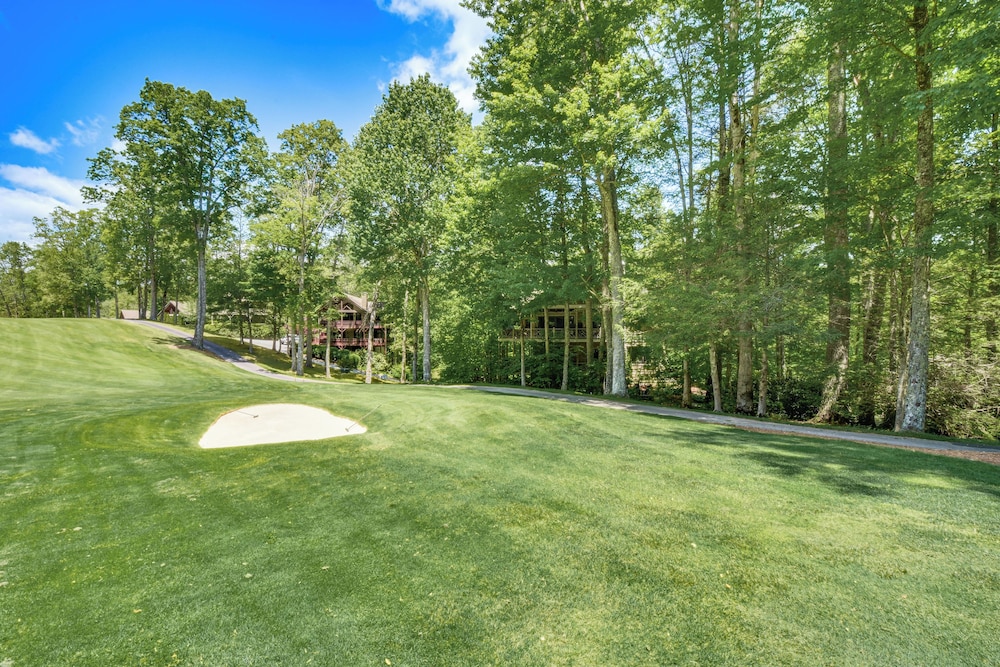 Play Golf & Tennis: Family Escape in Cashiers!