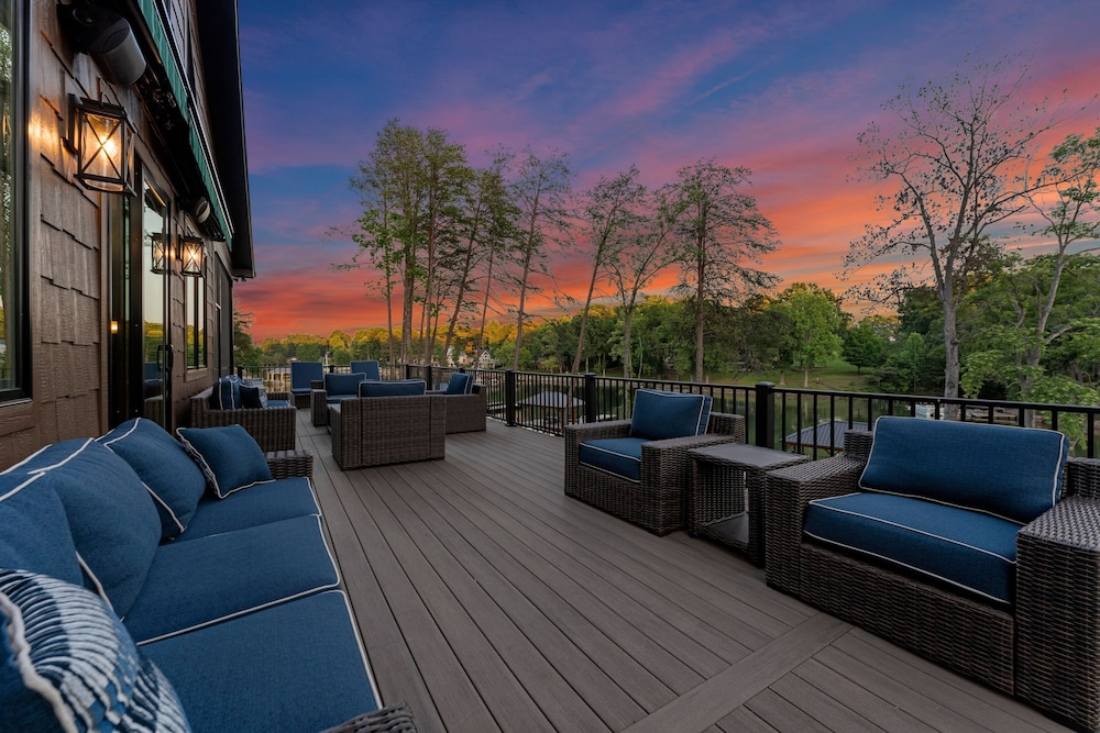 Black Bear Lodge by Avantstay Lakefront Dock Pool Theater Sleeps 20
