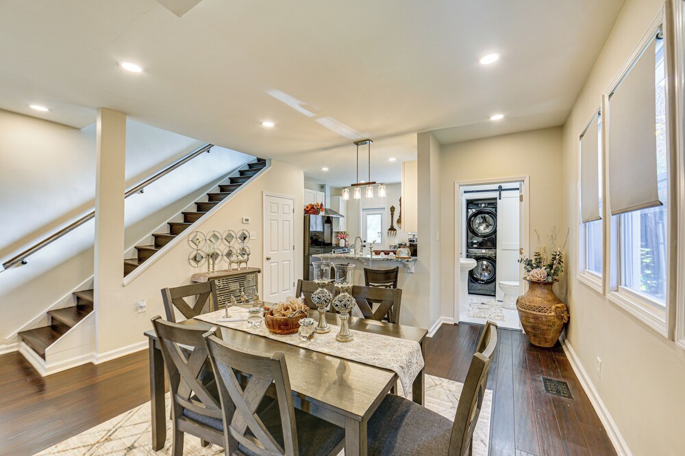 6 Mi to Downtown - Spacious Home in Pittsburgh!