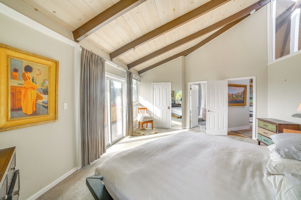 2 Mi to Ocean: Pet-friendly Abode in Aptos!