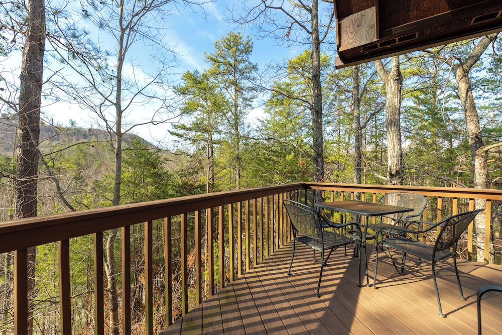Bear Hideaway Cozy 3BR Cabin