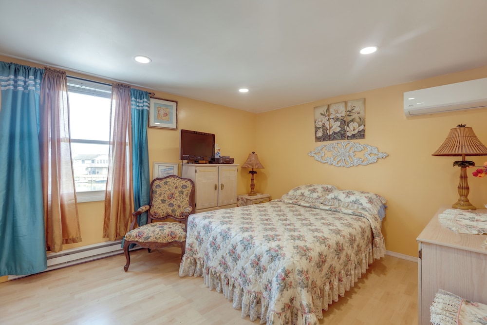 Deck & Dock: Home in Little Egg Harbor Township
