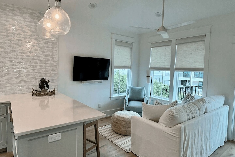 Sunset Pointe 30A by Avantstay Gulf Views, Carriage, Pool