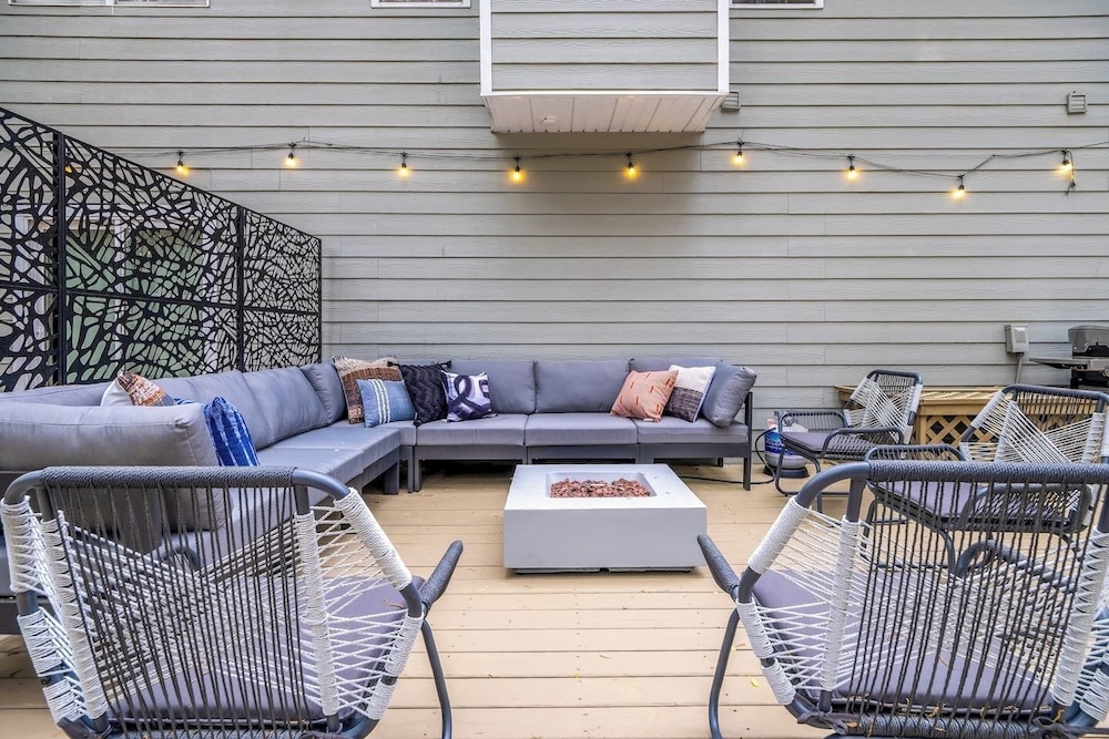 ATL Patio Paradise Pool Hottub Theater Gmrm B-ball