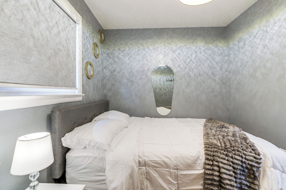 Modern Fort Washington Apt: 14 Mi to National Mall
