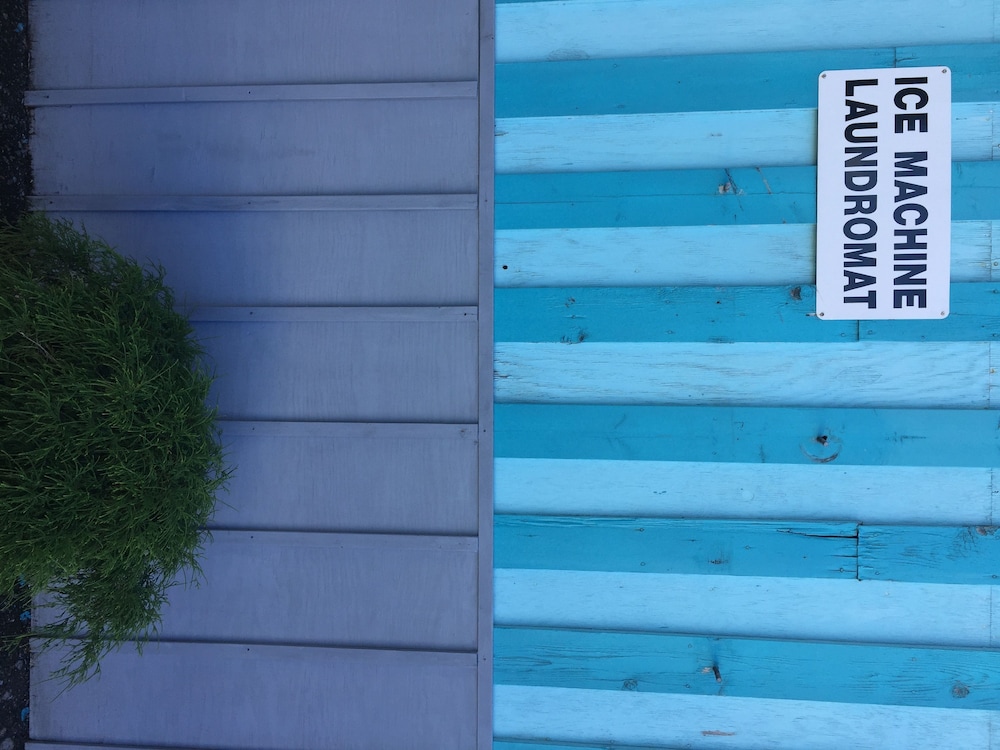 Tyee Village Motel