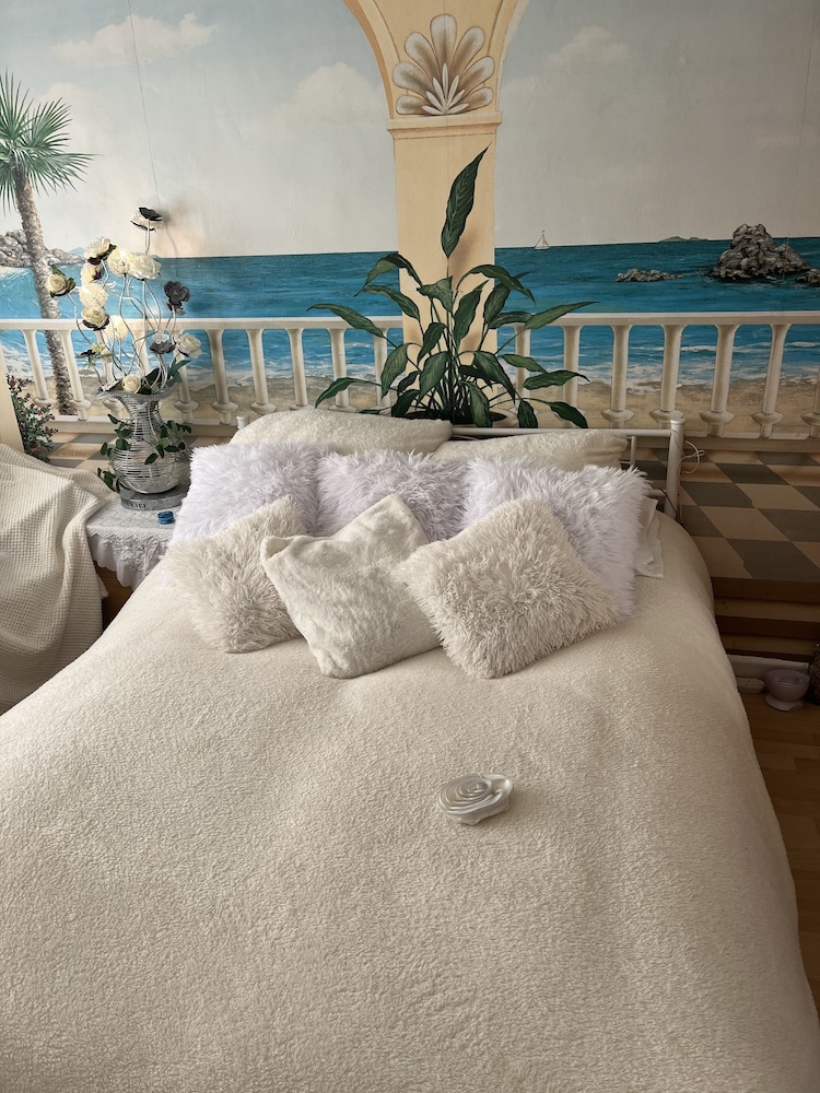 Impeccable 2-bed House in Weston-super-mare view 2