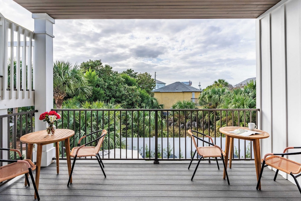 Modern 5bdr w/ Private Pool, 2 min Walk to the Beach! Montoute by Avantstay