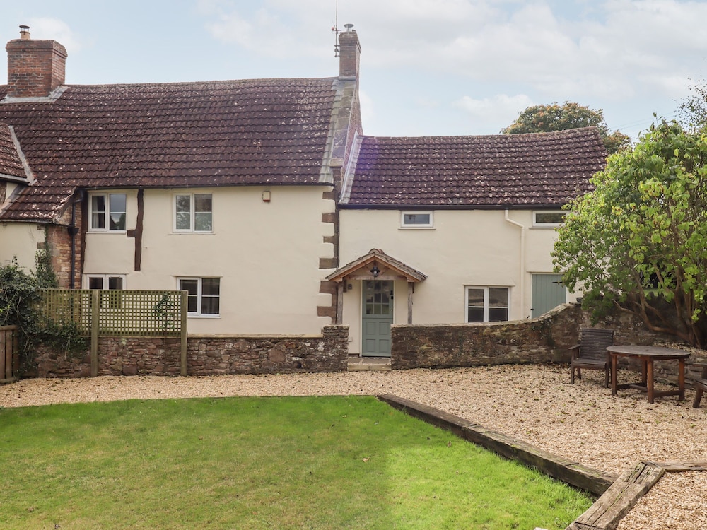 1 White House Cottages