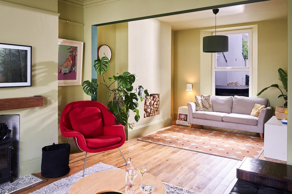 Greenswood House - Bohemian Victorian Family Home With hot tub Close to Harbour view 4