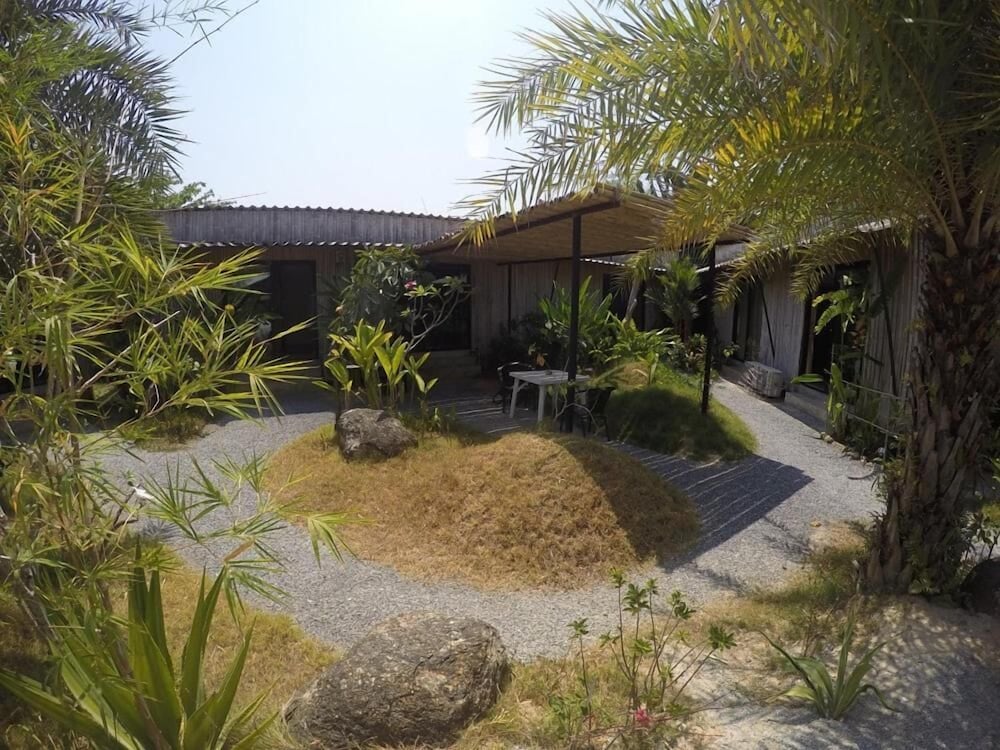 B Happy Resort