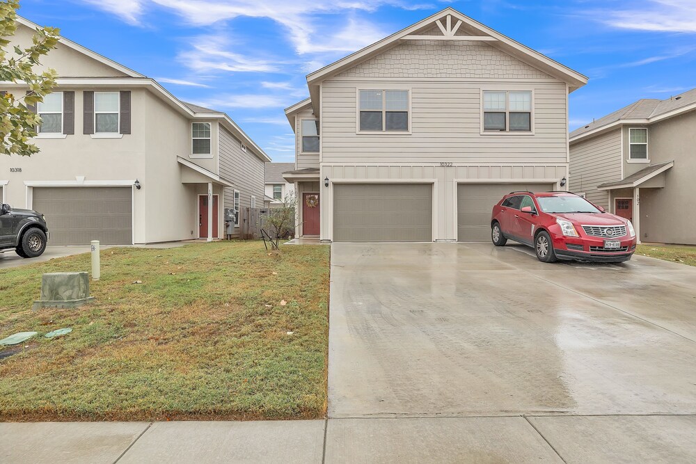 Modern 3br In Gated Community Near Jbsa & Seaworld 3 Bedroom Duplex