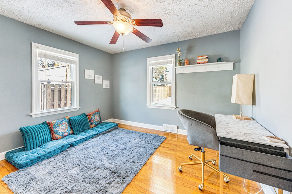3 Mi to Hospitals: Inviting Rockford Home w/ Yard!