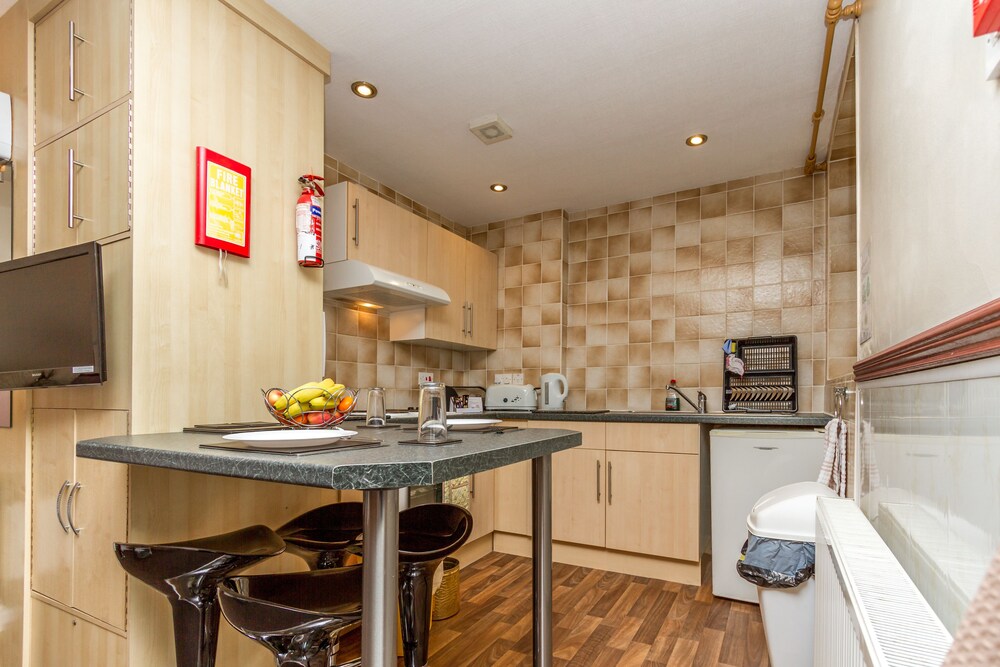 Lynton Apartments