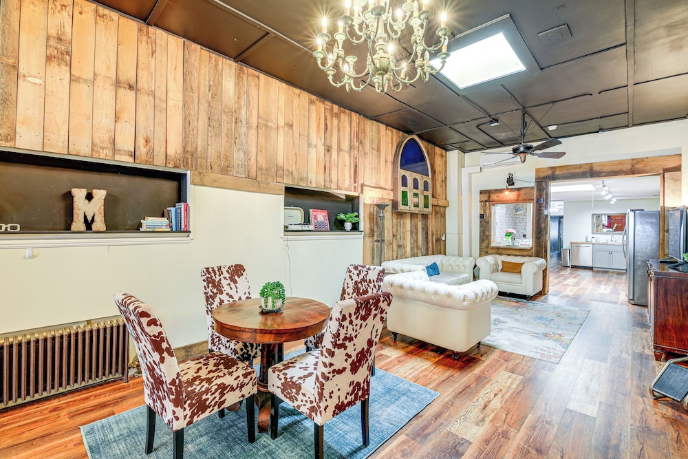 Walkable Townhome: 'M on Main' in Wytheville