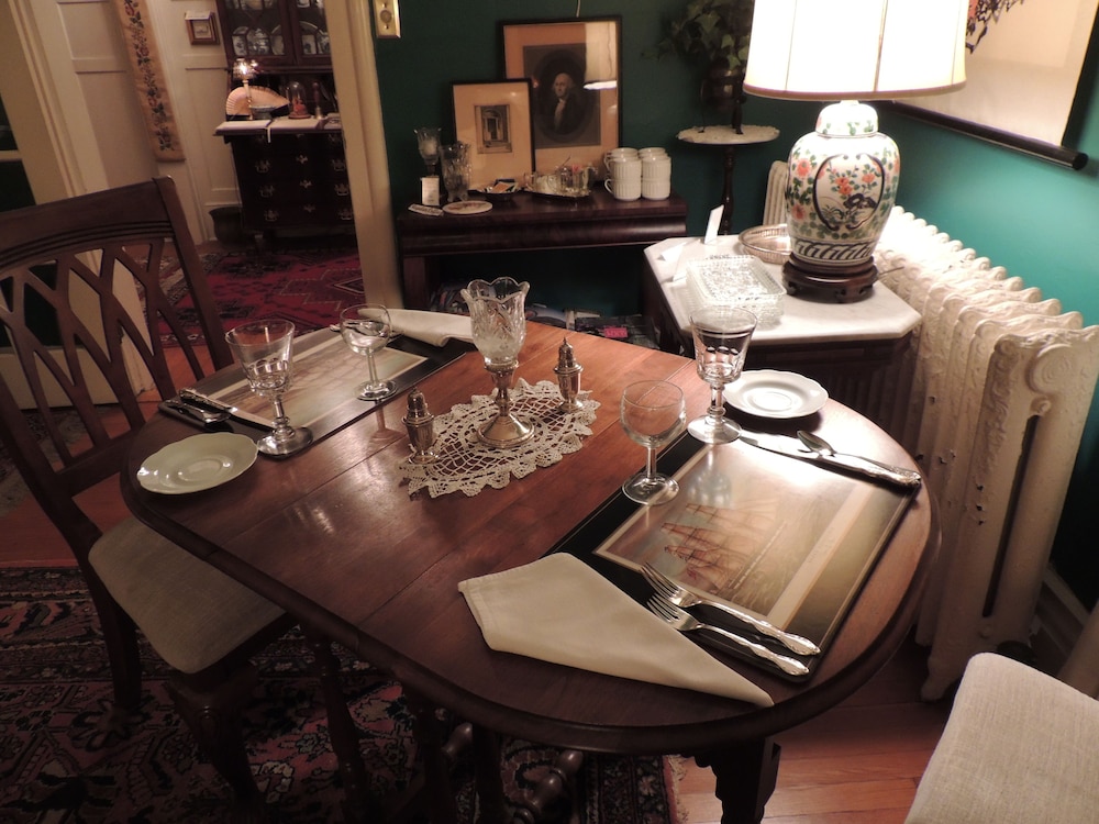 1868 Magnolia House Inn