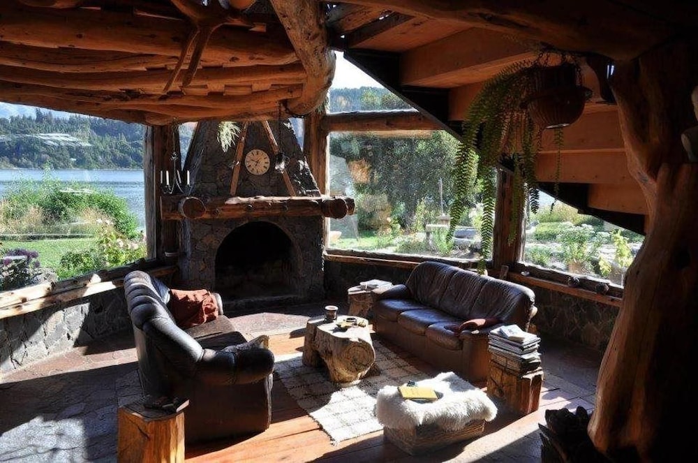Fabula Lake House