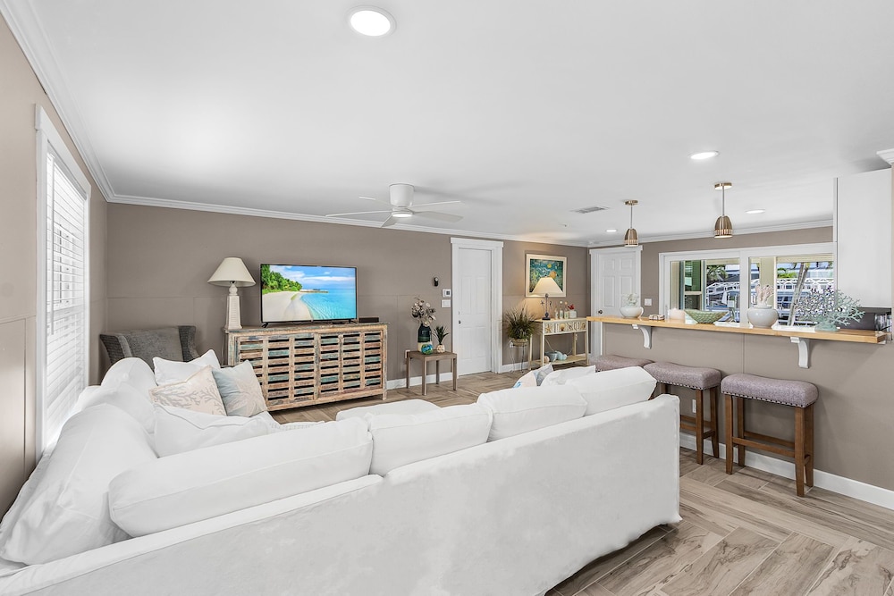 7 Dockside Dream: 3br/3ba Pool Home W/ Water Views! 3 Bedroom Home