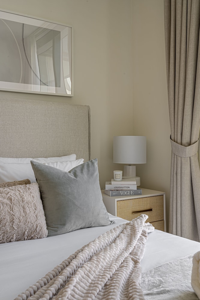 HiGuests - EMAAR 52-42
