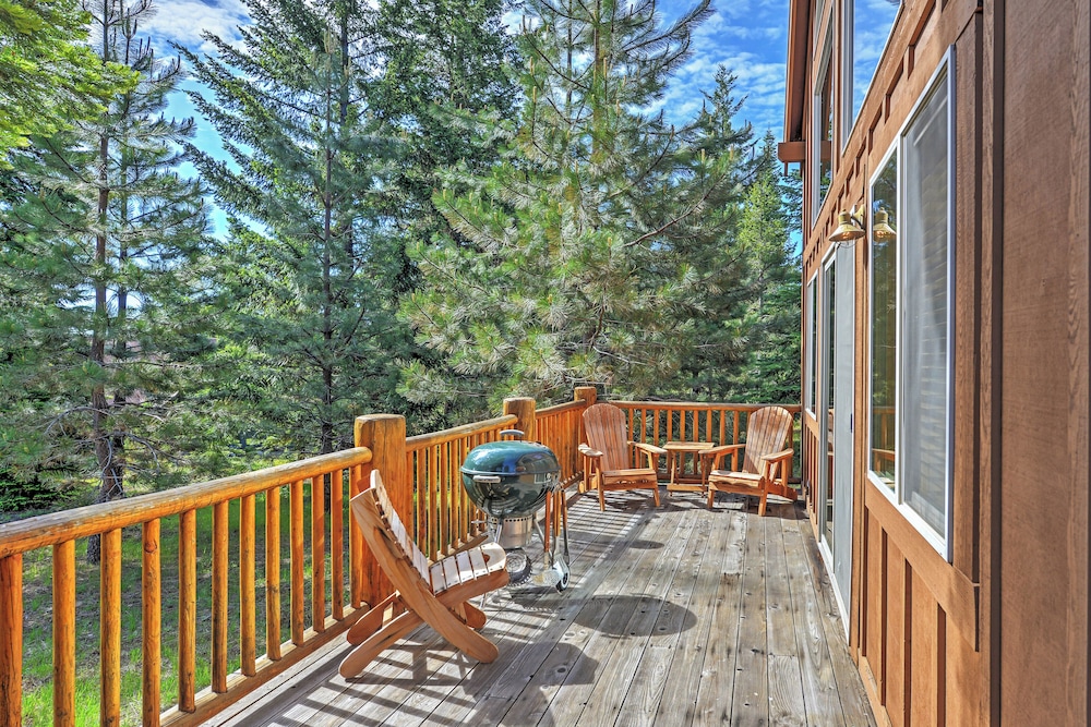 Klamath Falls Vacations - Bright Klamath Falls Cabin w/ Deck Mtn Views! - Property Image 6