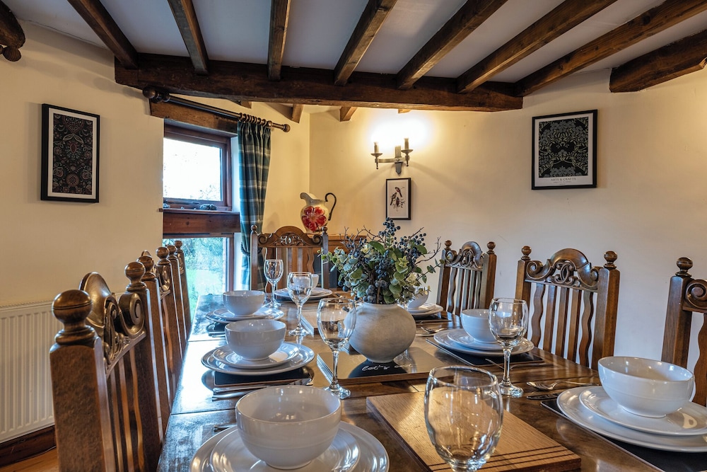 The Threshing Barn-Stunning 5 BD Retreat