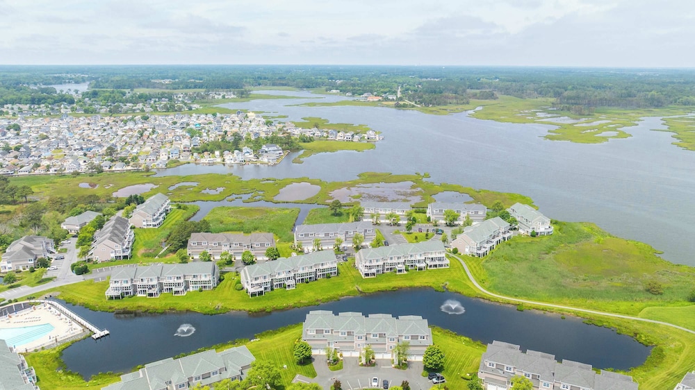 Whale of a Time Waterfront Stay for 10 With Resort-style Amenities