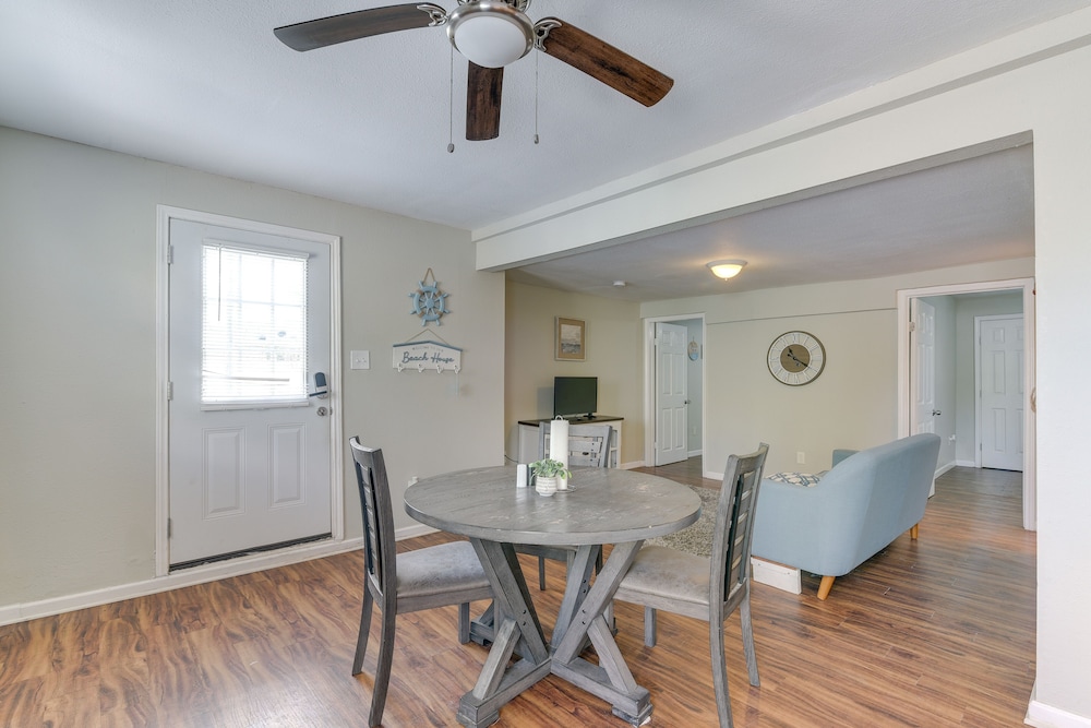 Walk to Beach: Cozy Unit in Galveston!