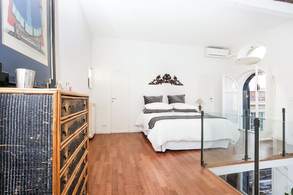 Spanish Steps Apartments