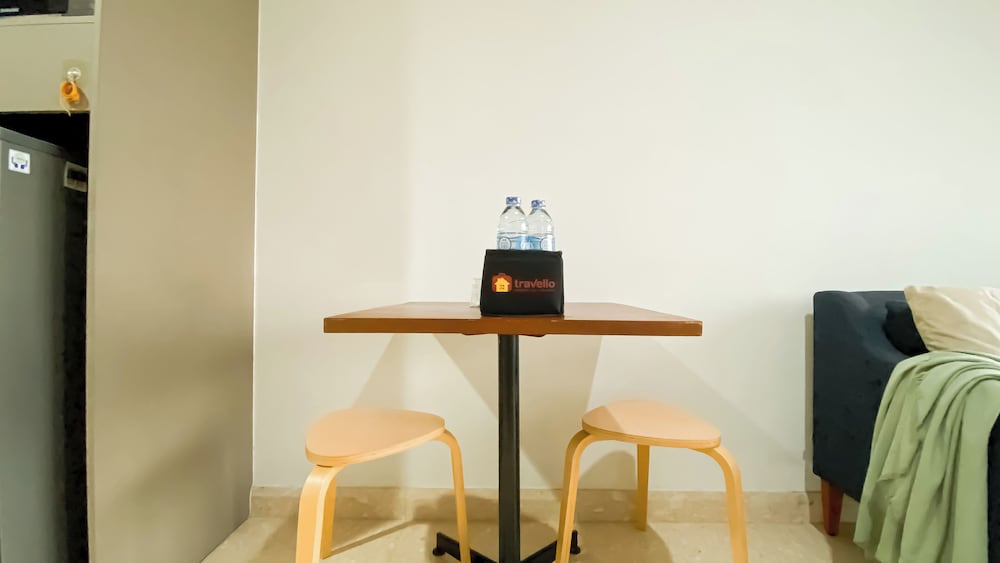 Cozy And Best Location 1Br Gold Coast Apartment