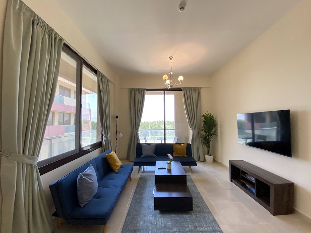 Lux BnB 1BD JVC