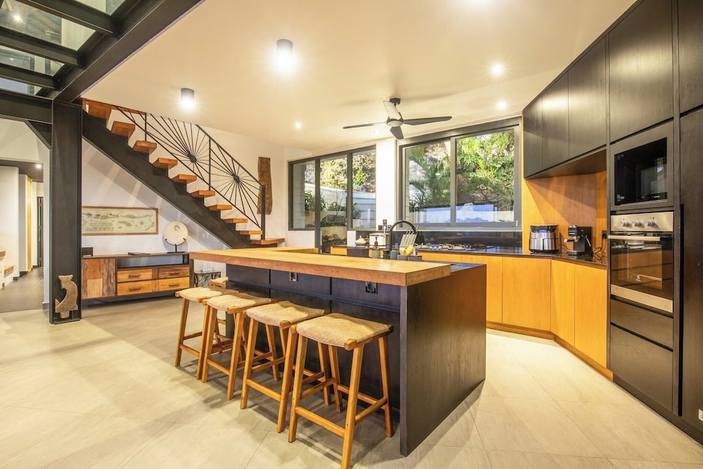 Stunning 6BR Villa 5 Mins to Bingin