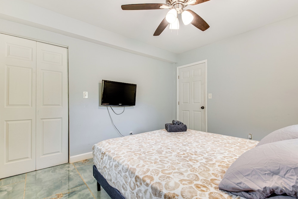 6 Mi to Airport: Riverdale Home w/ Private Pool!