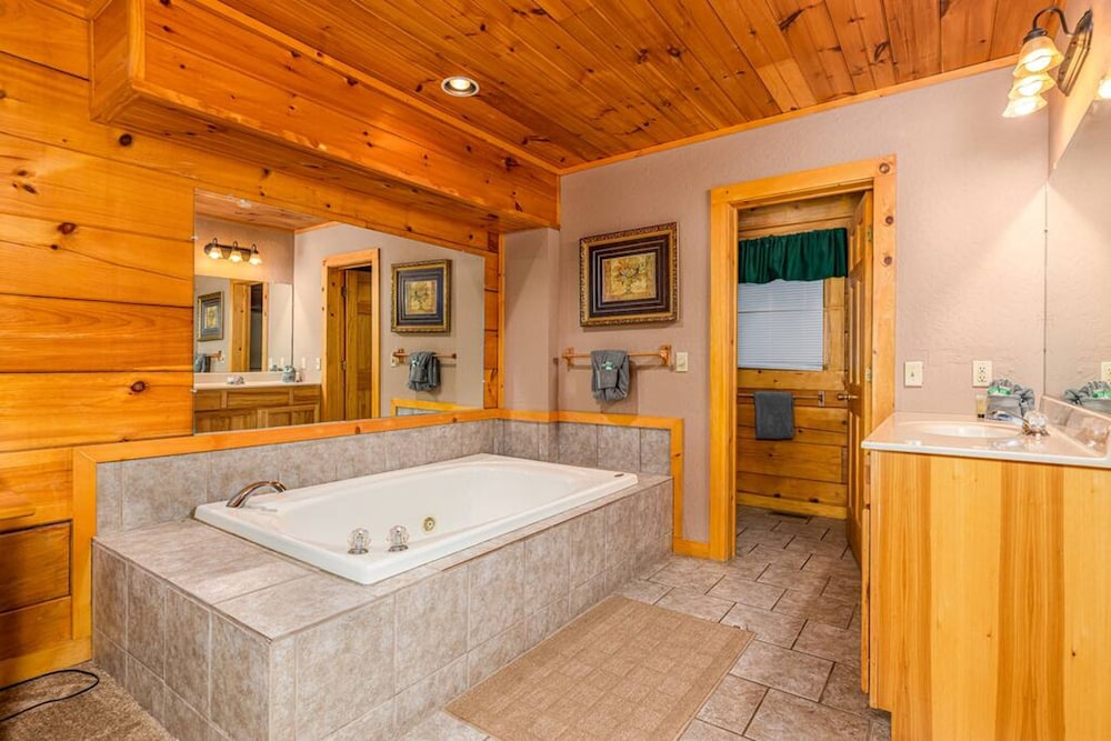 Secluded 3BR Cabin w Hot Tub Dog Friendly Sleeps12