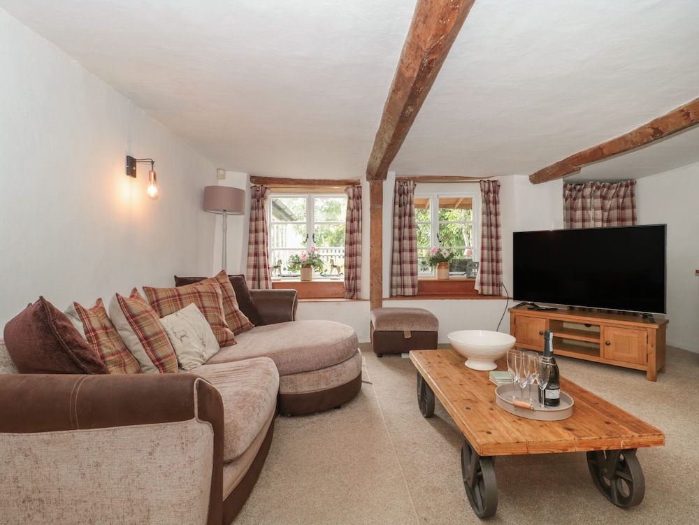 2 Pigsfoot Cottages