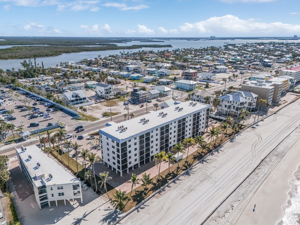 Seaside 108: Oceanview 2br/2ba Condo With Pool, Steps To Beach 2 Bedroom Condo