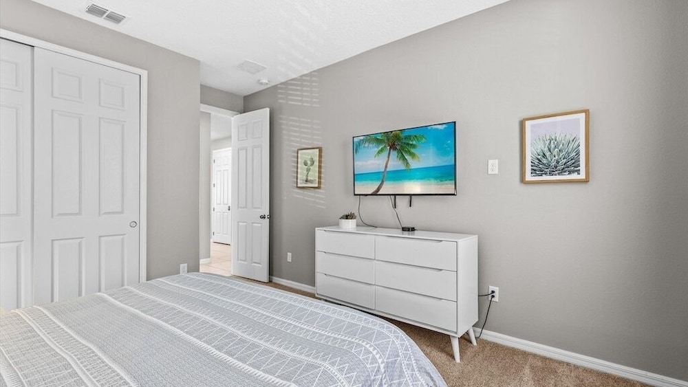 New Home 7 Bed Solara Resort Private Pool/spa 7 Bedroom Home by RedAwning view 4