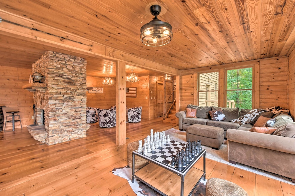 Lakefront Glass House Cabin w/ Mountain Views!