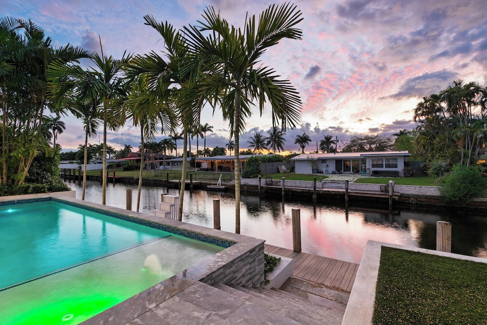 Luxury Waterfront Home w/ Pool, Hot Tub & Dock Near Las Olas Gulfstream