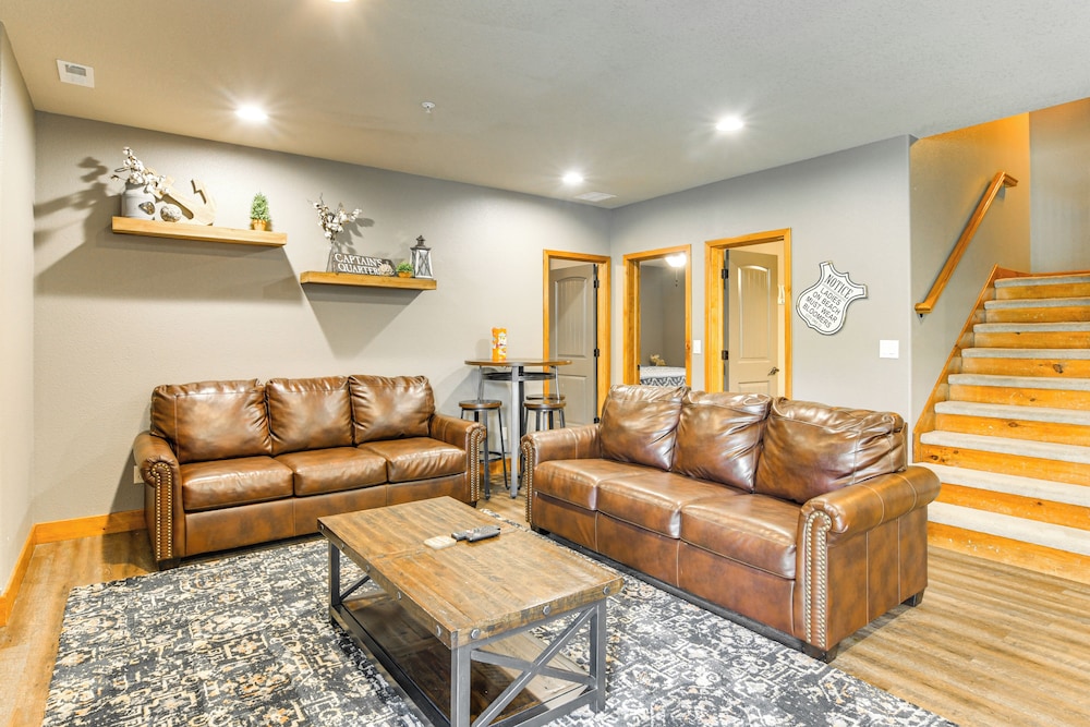 Game Room & Hot Tub: Spacious Retreat in Hollister