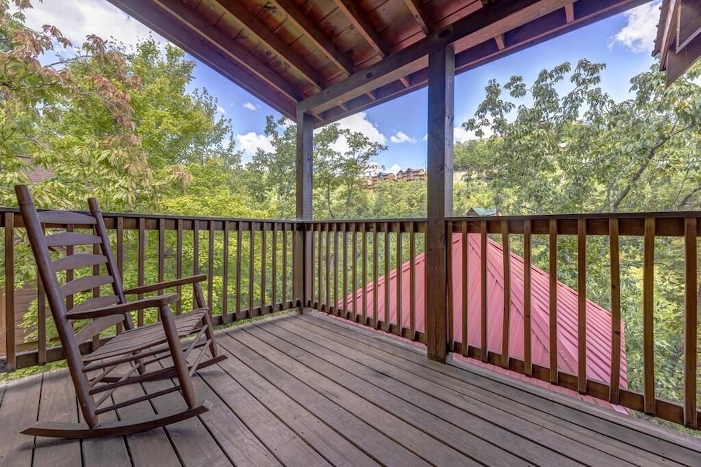 Soaring Spirit - 5 Bedrooms, 5 Baths, Sleeps 18 Home by RedAwning