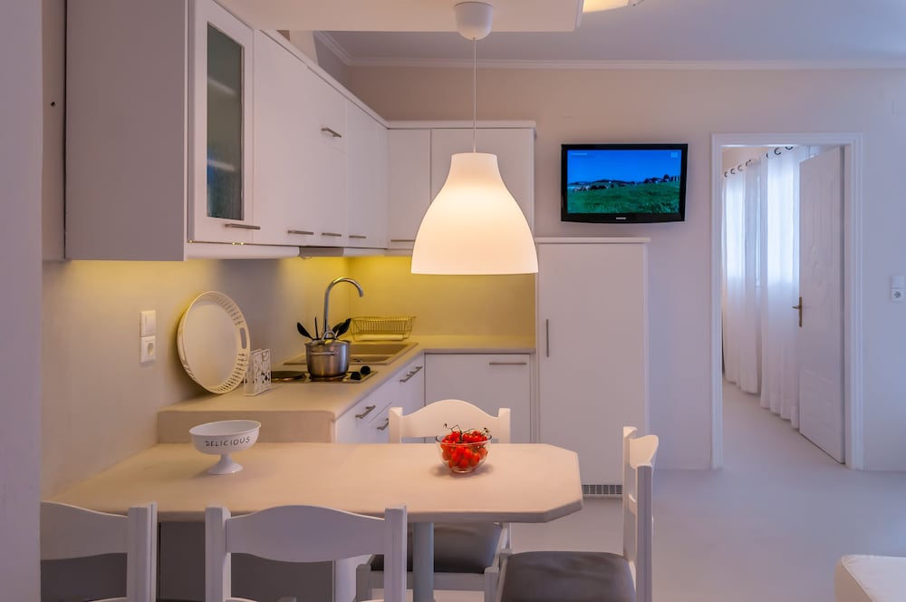 Milos Bay Suites