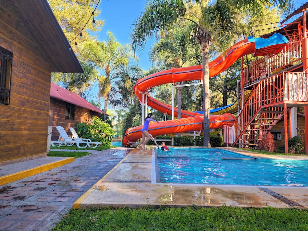 Parque Girasoles Balneario & Cabañas