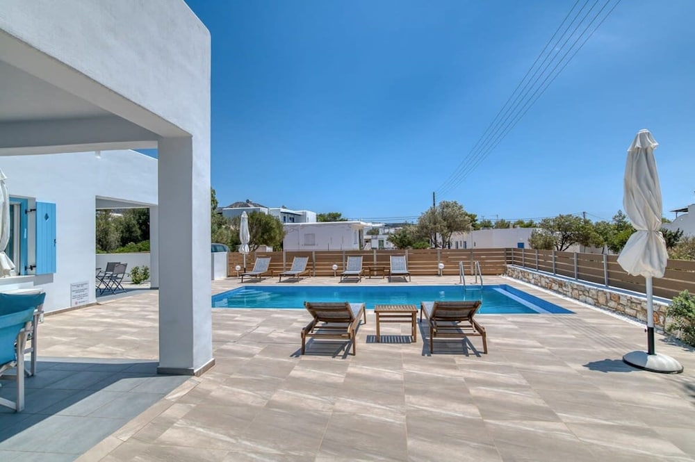 Seaside Splendor - Apollo s Poolside Retreat