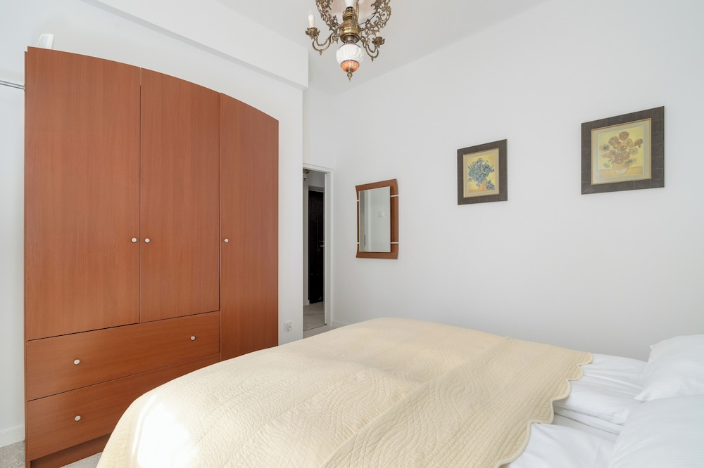 Poznan Apartment With Parking by Renters