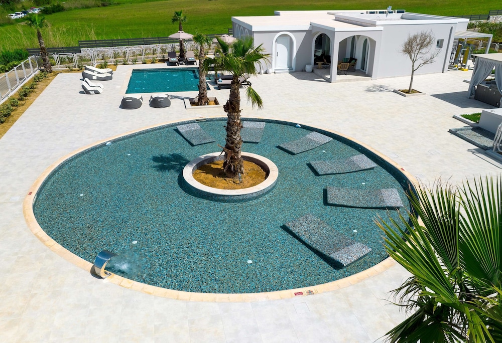 Anemos Luxury Grand Resort