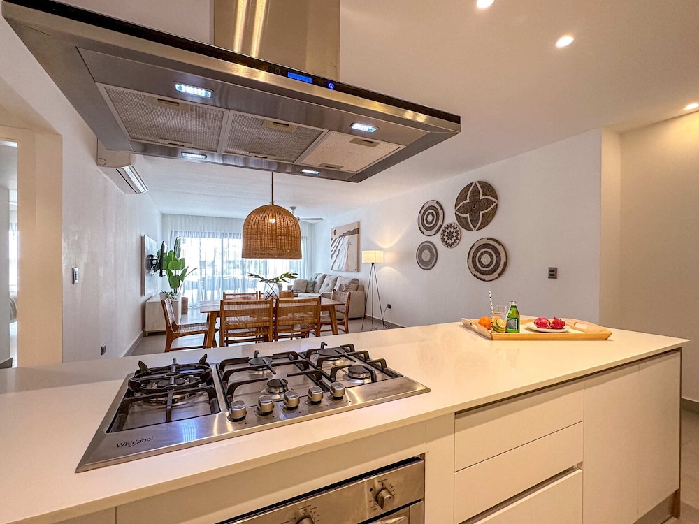 Luxury 3 Bedroom Apartment at the Beach
