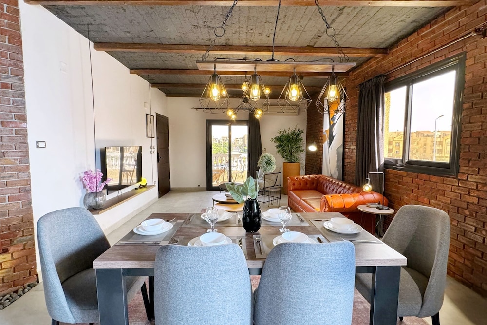 The Built-up 2 BDR Condo 15 min to CAI Airpt